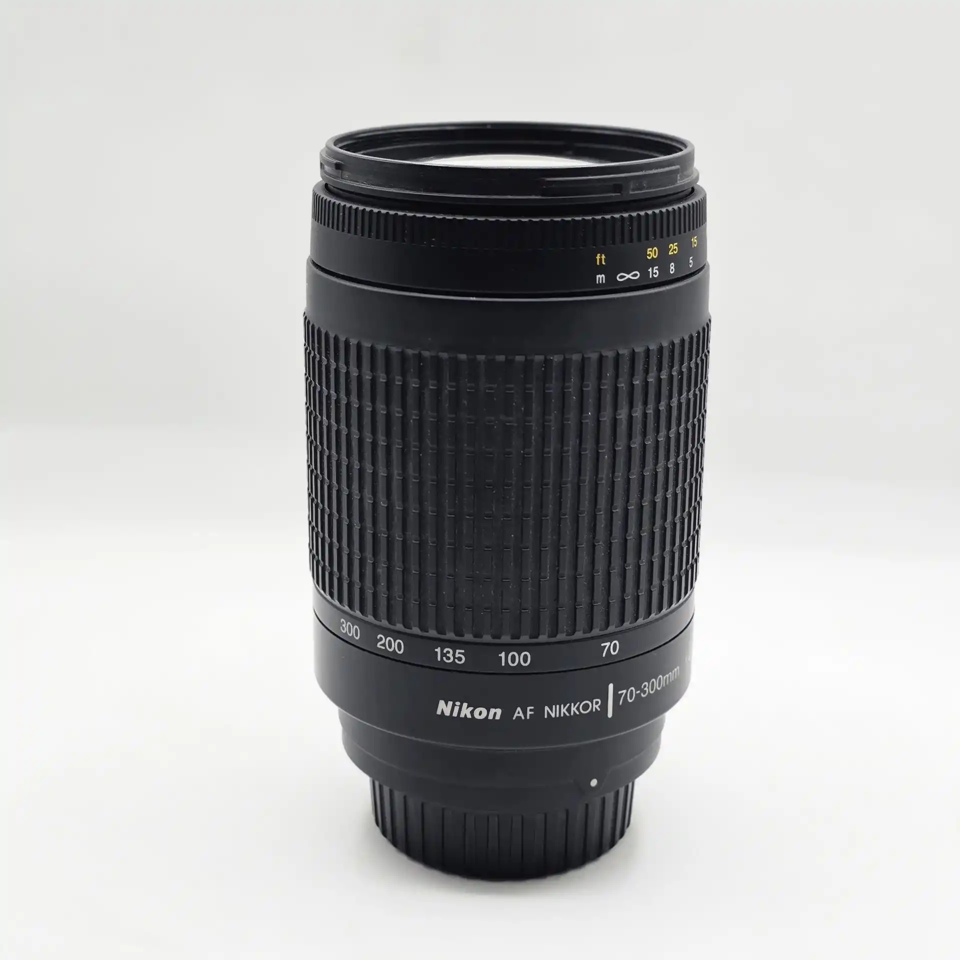 لنز نیکون | Nikon 70-300mm f/4-5.6G در حد دست دو